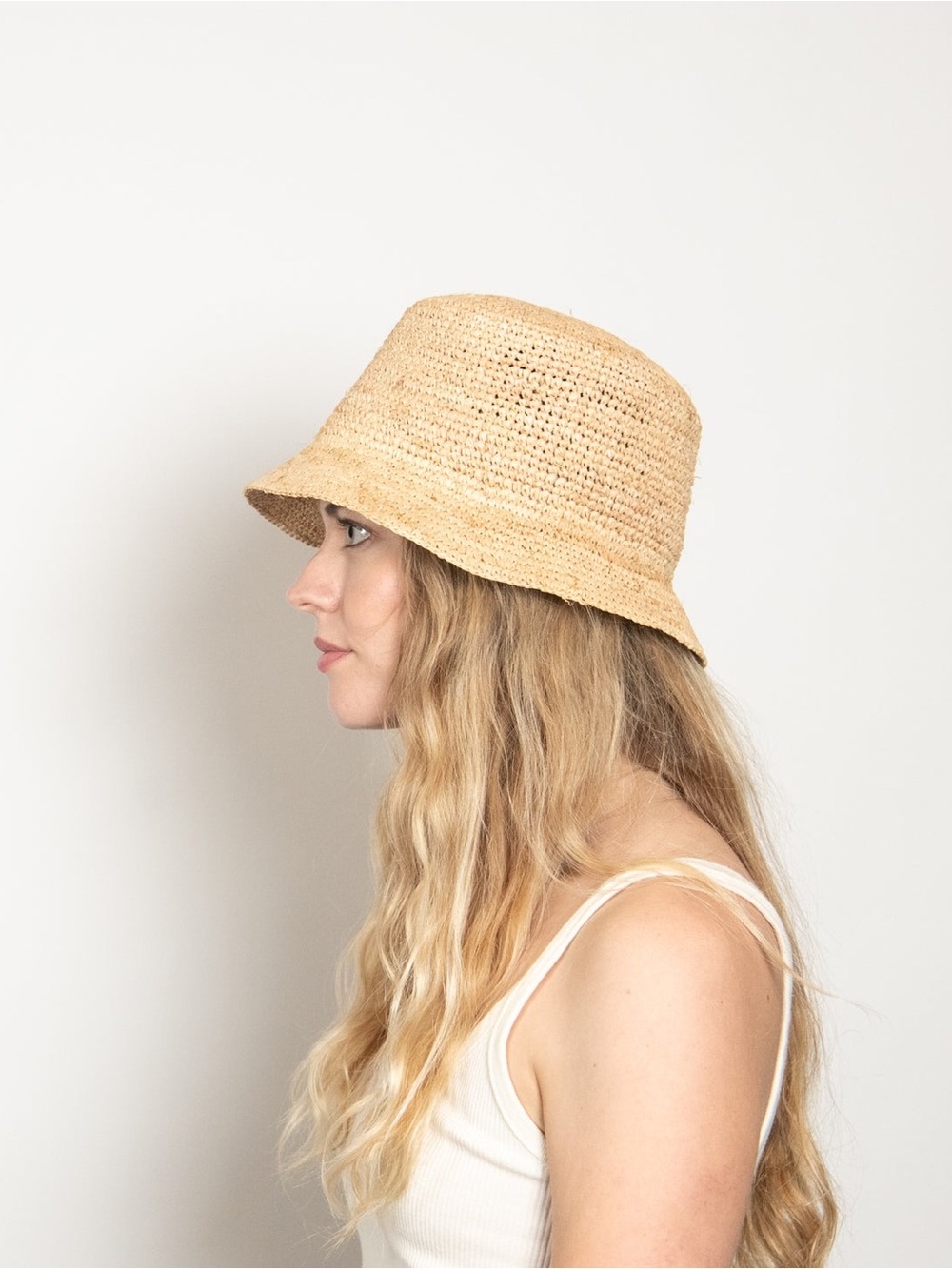WYETH ADEN RAFIA BUCKET HAT IN NATURAL